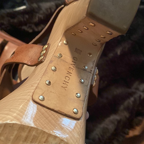 Givenchy - Picture 6 of 7